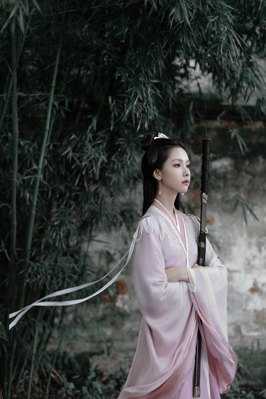 江湖路远,红颜依旧,女侠「乔婉娩」鲜衣执剑,逍遥归来,共赴莲花楼