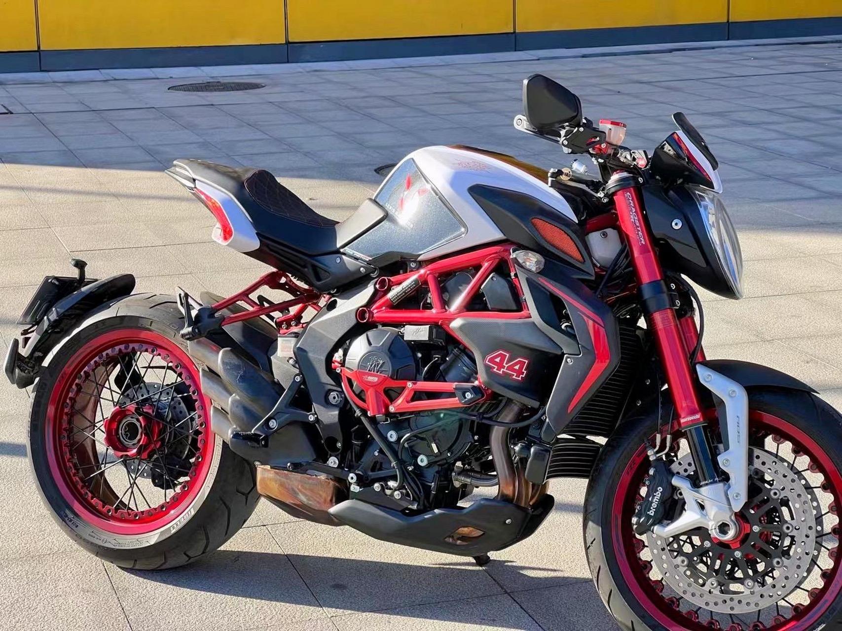 2018年奥古斯塔d800rr lh44 汉密尔顿联名dragster800rr系列天花板