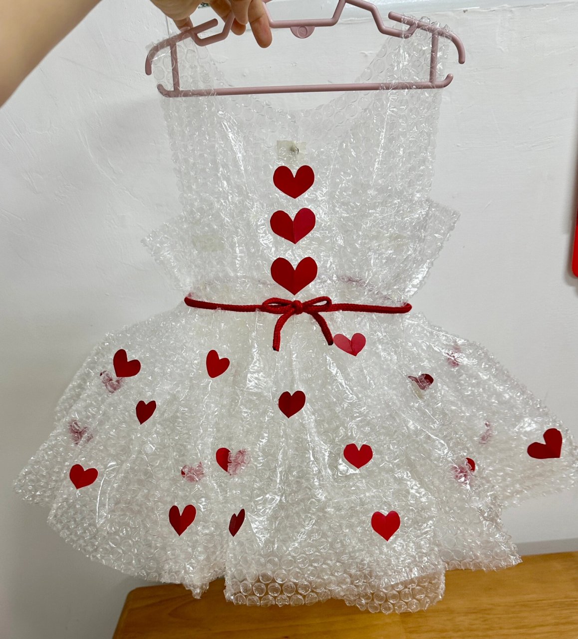 环保服装 费妈的一天,感谢幼儿园,让我发掘自己的才能 材料:废旧气泡