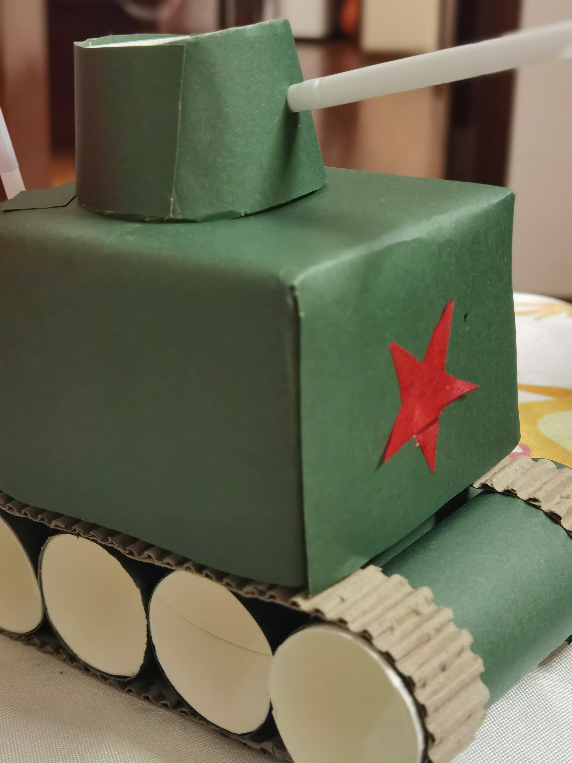 幼儿园手工作业～坦克车