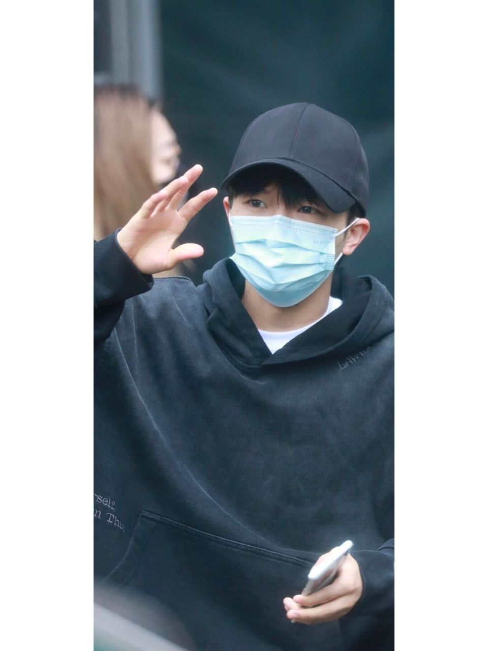 壁纸215668156691566刚睡醒的素颜小奶猫 #卡布叻_周深