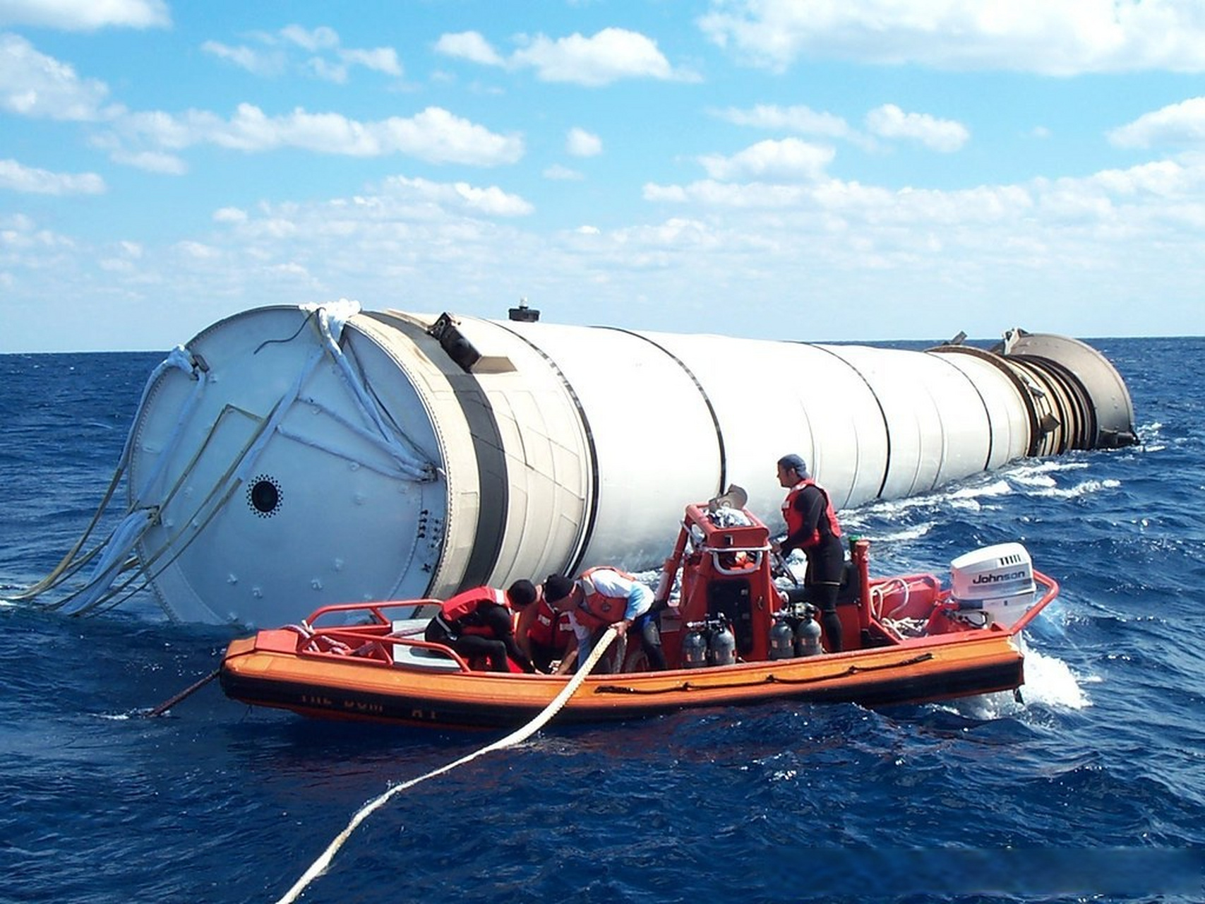 航天飞机固体火箭助推器的回收过程