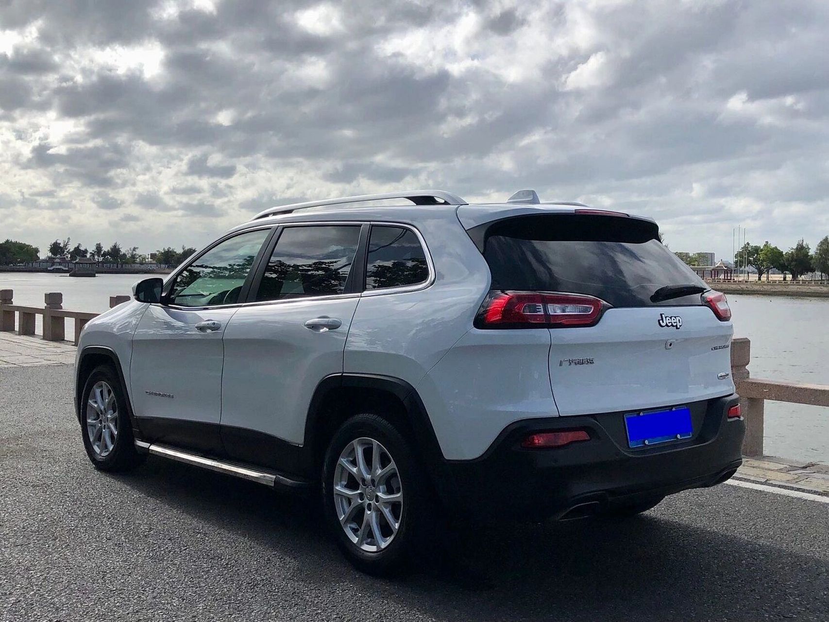 性价比超高的吉普jeep自由光 高性价比suv,17年本地一手吉普jeep自由