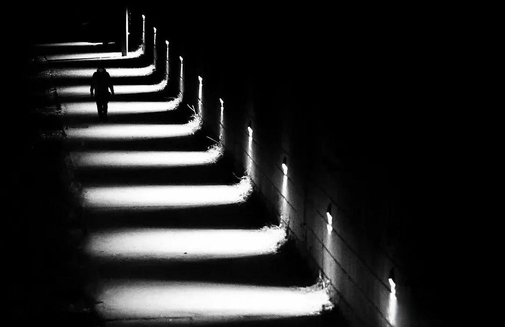 【眼前就是光明,可我呆在黑暗里,没有一丝向前迈步的欲望】那些说着从