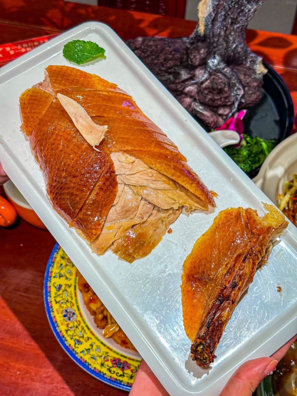 【京味张·北京烤鸭】 99在江北华贸4f 远处就能看到满满京味的装修