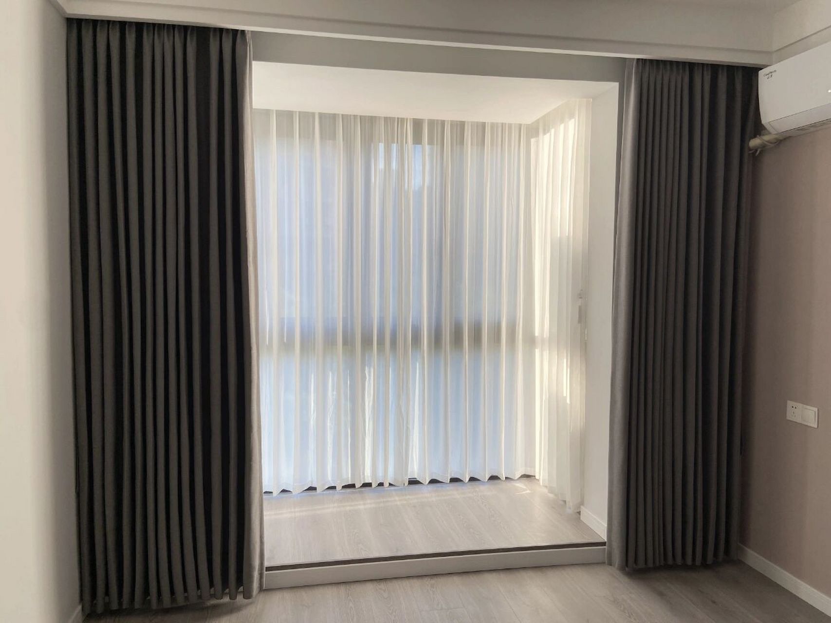 欧派家居集团-欧派软装窗帘   白色墙面配什么窗帘好看?