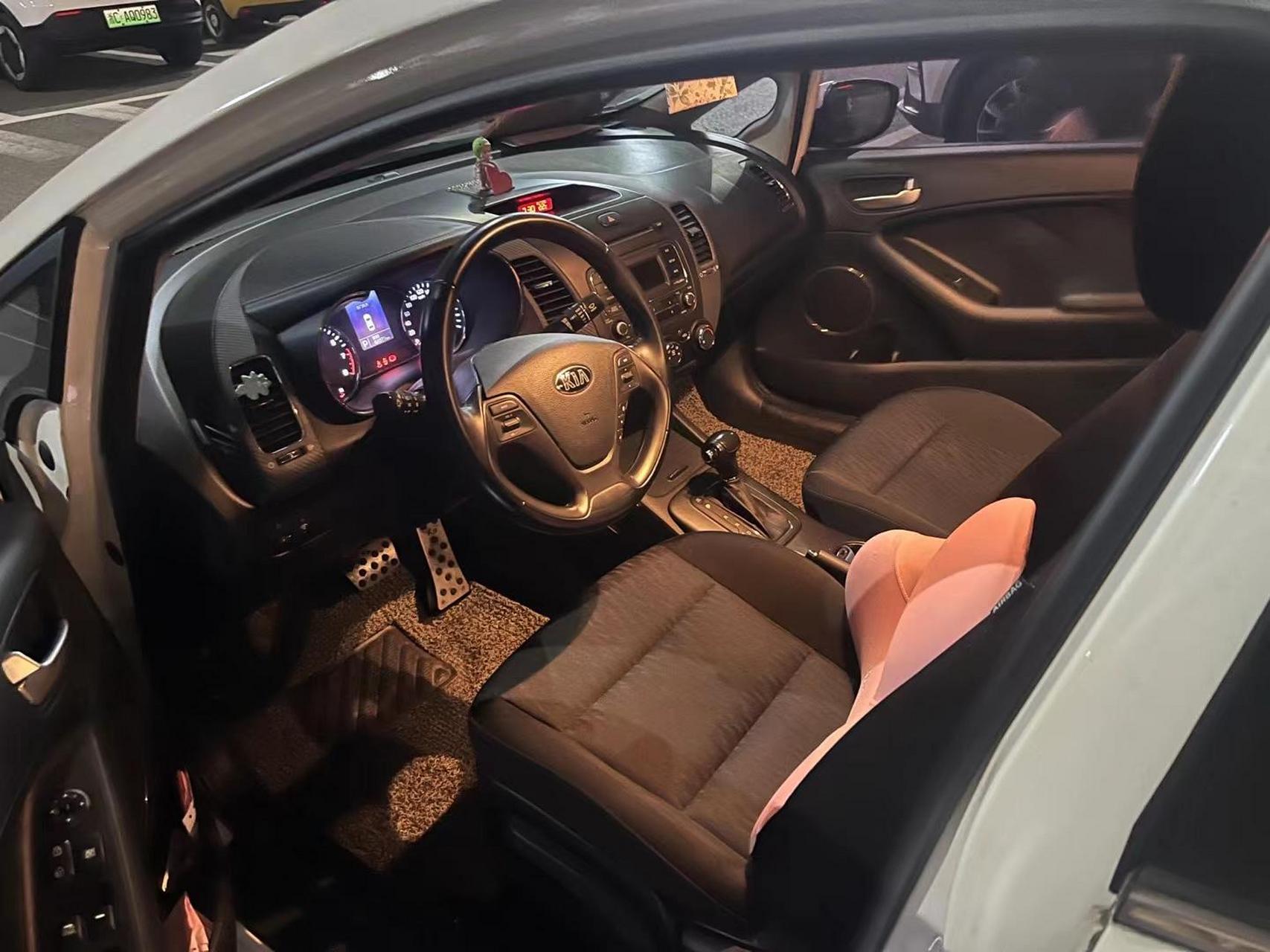 6自动档高配,全车原版,内饰9成新,本地一手车,实表4万多公里,售价3万