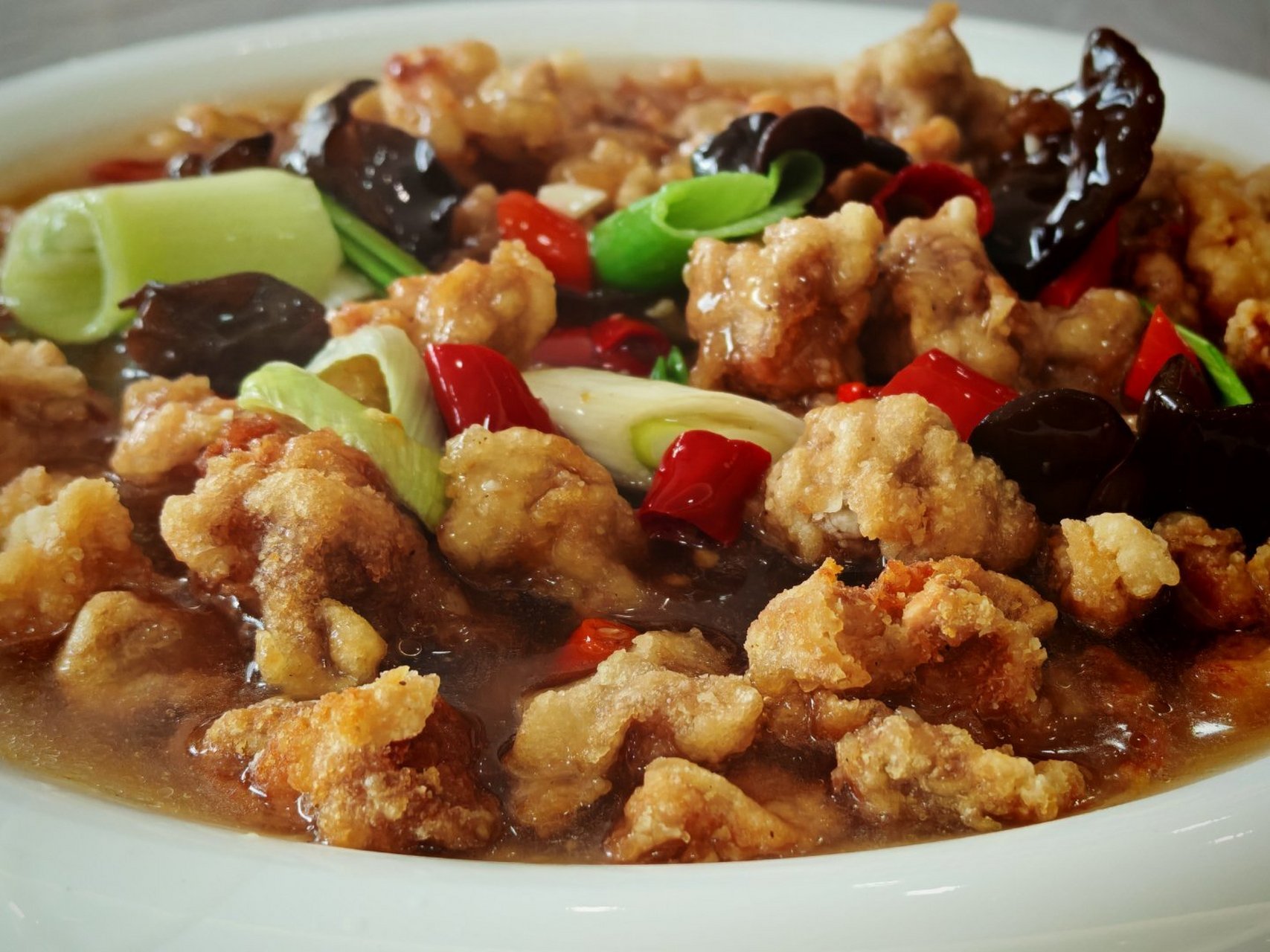 推荐古城的餐厅"魁盛",有三道招牌菜,我就一个人,来两个好啦:湟源里脊