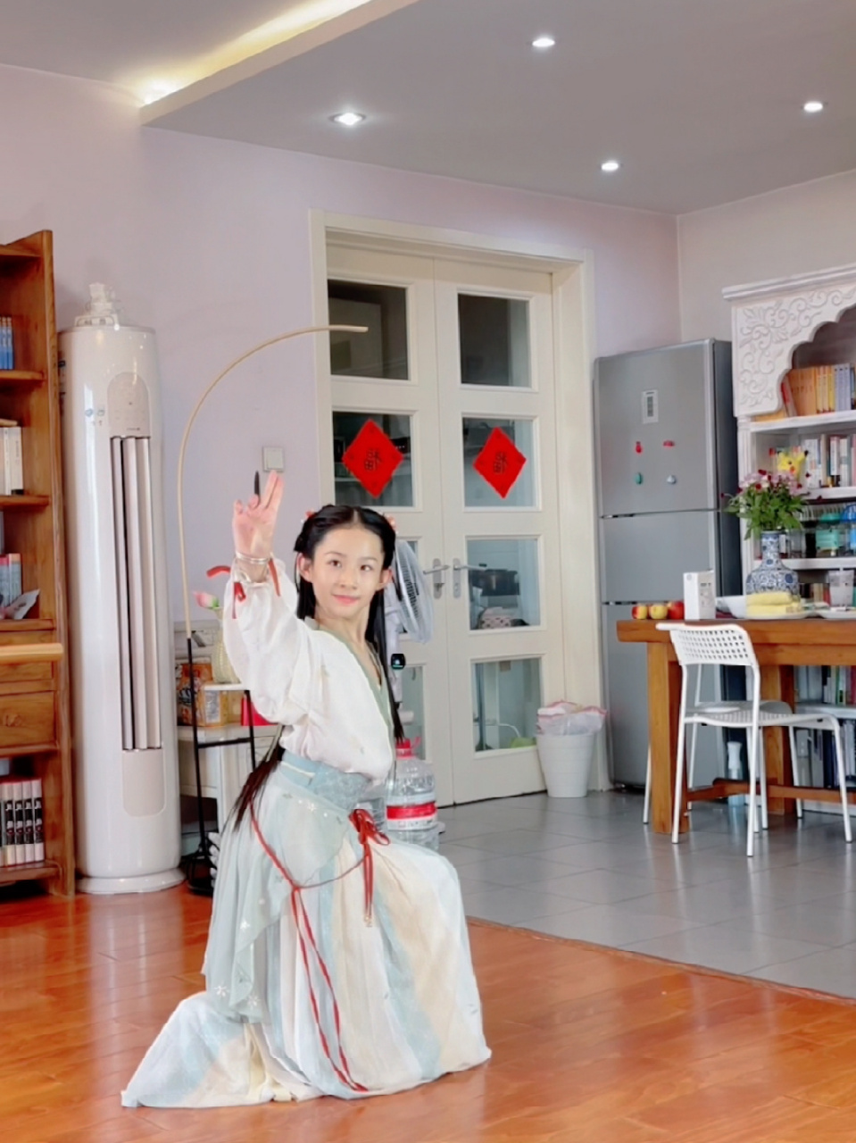 今晚22:00,湖南卫视,灵儿小朋友拜师学剑!