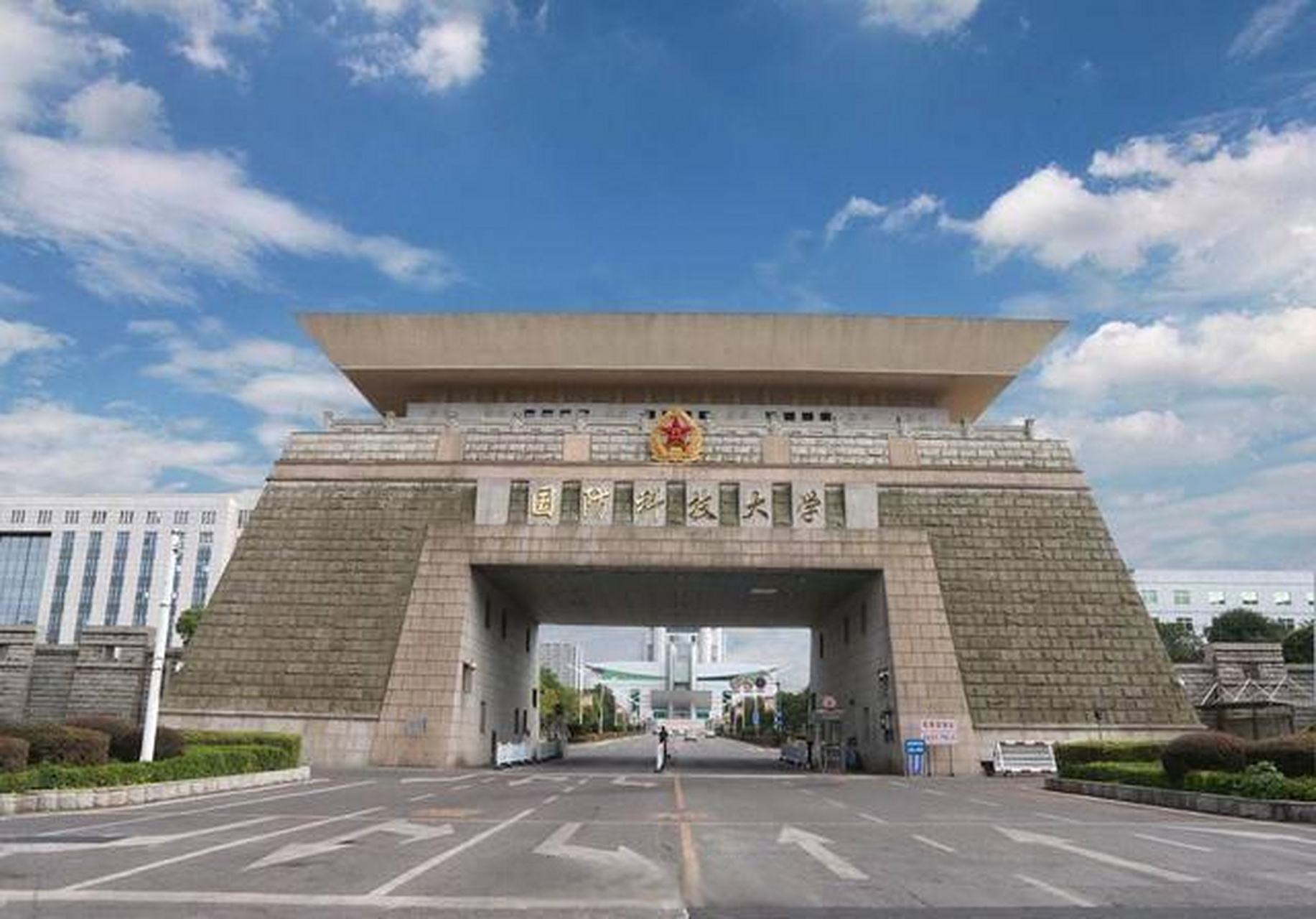 聚焦湖南高考 【国防科大今年招收360名无军籍本科学员,湖南80人】"天