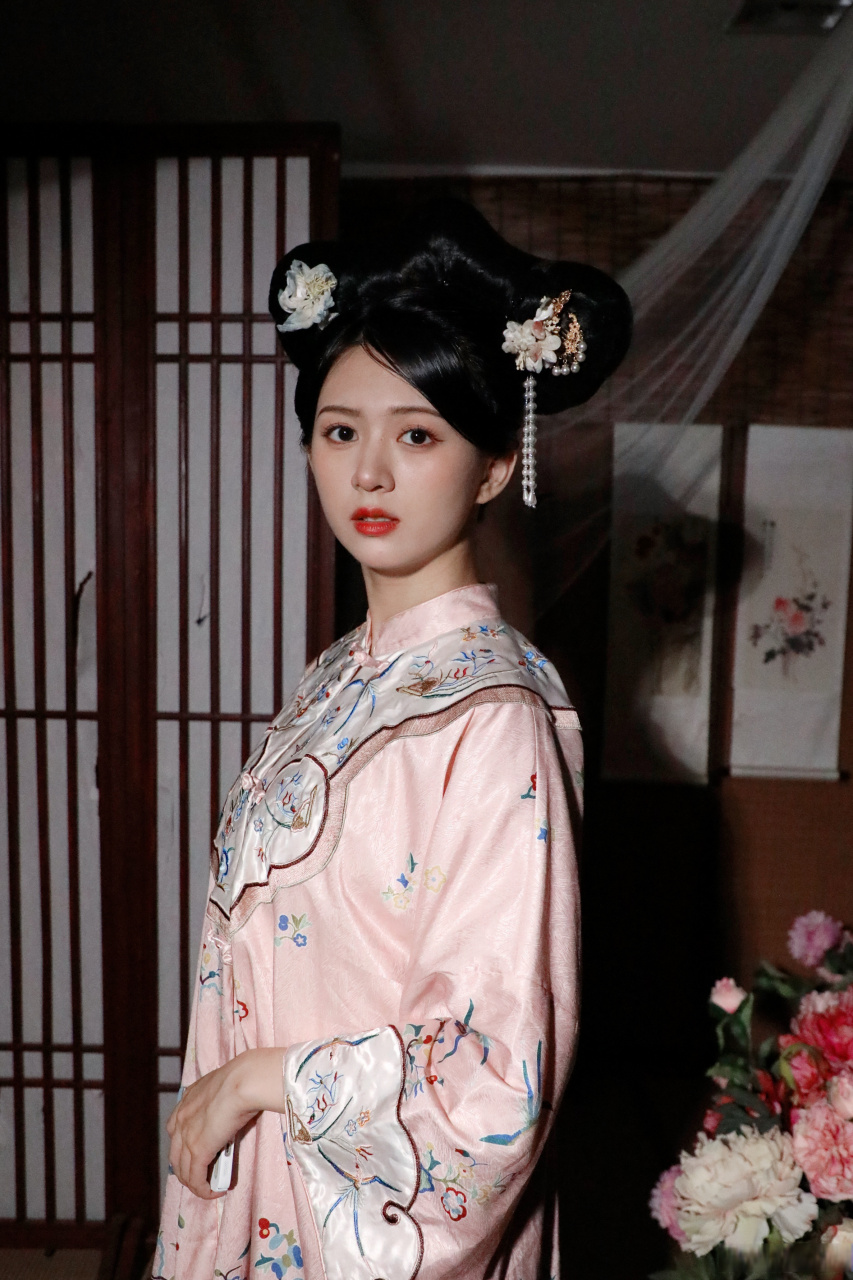 于杨梓# 第一次做清宫的妆造