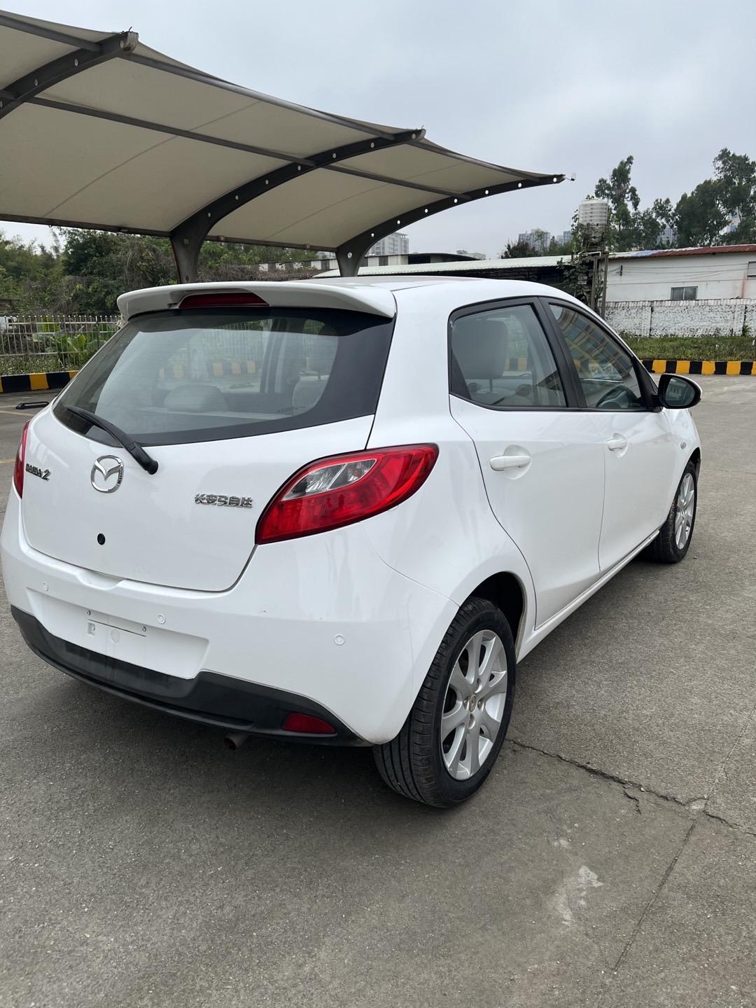 09年10月马自达2自动挡二厢车,天窗多功能方向盘,车况精品一手车5万多