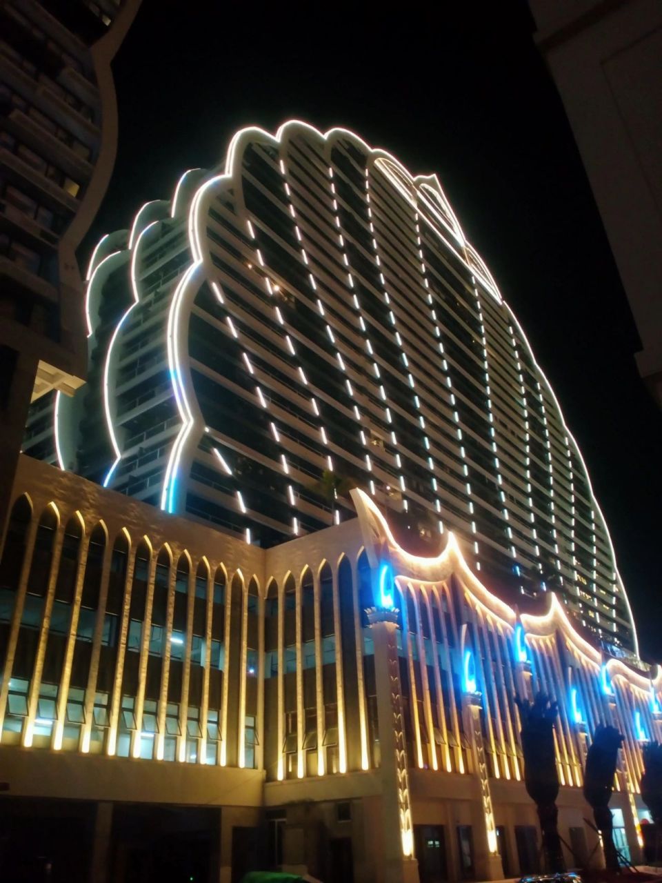 版纳地标——告庄孔雀楼 千万客流,投资好选择