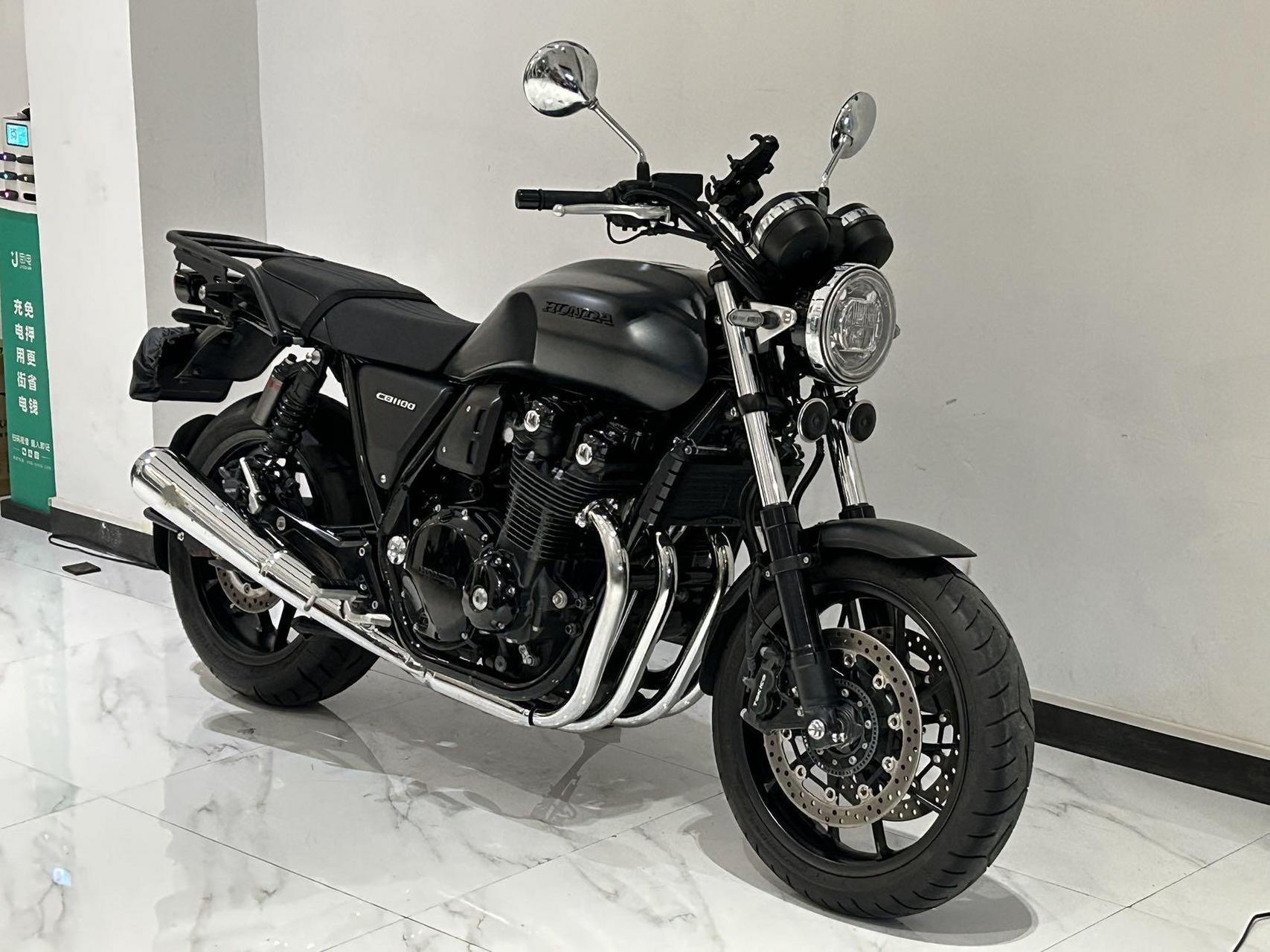 大贸:21年本田cb1100rs 一首户 1700公里 嘎嘎新