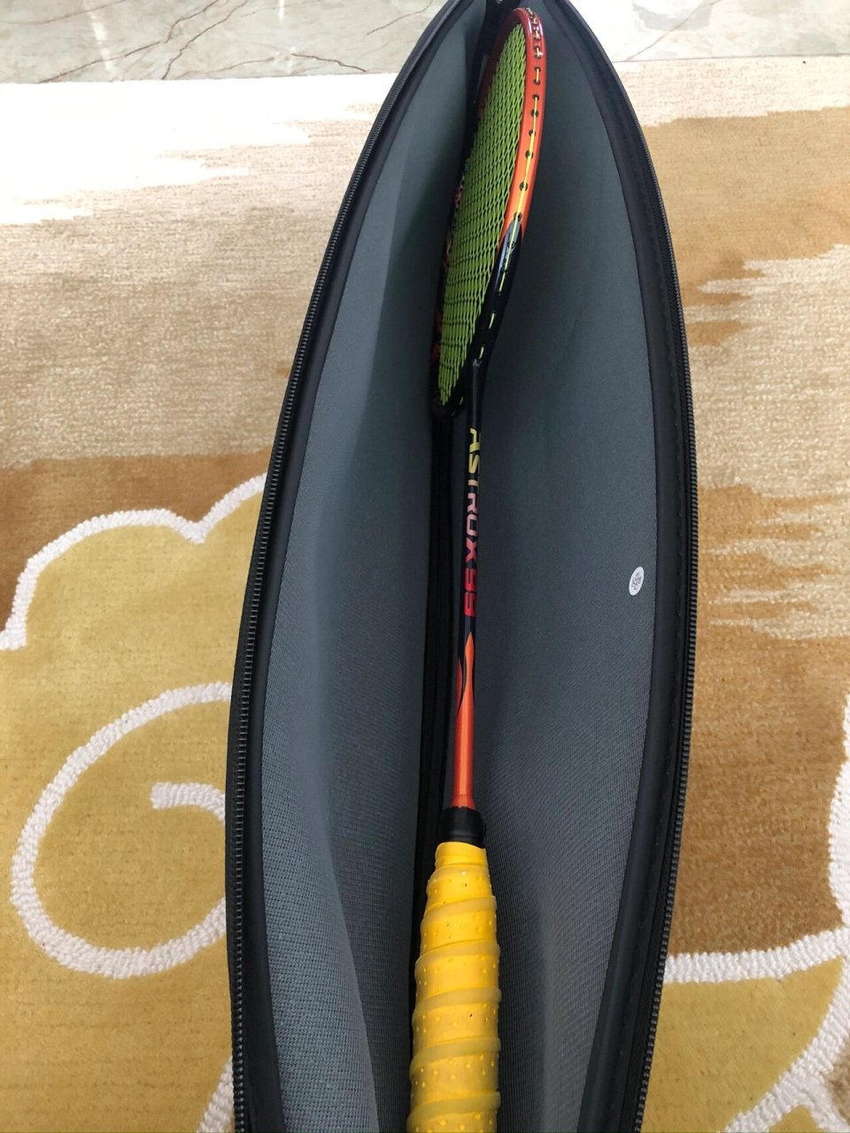 转闲置羽毛球拍天斧99 天斧99太阳橙色 4u,首线.瑕疵如图.没打过几次.