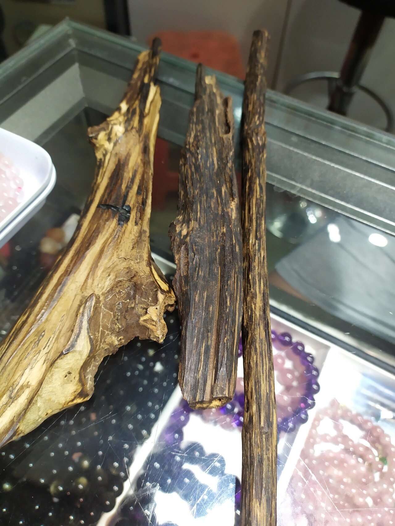 沉香能暖肾纳气,降气温中,起到很好的保健功效.