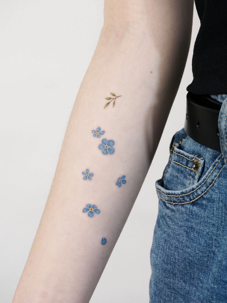 forget me not97因为思念是蓝色的 勿忘我的英文名字叫做"forget me