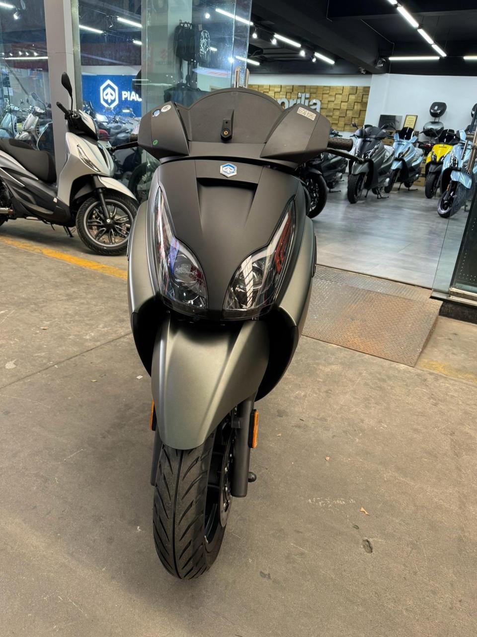 猎装绿 碳素黑版本,22年生产的比亚乔x7现在特价14980元出.