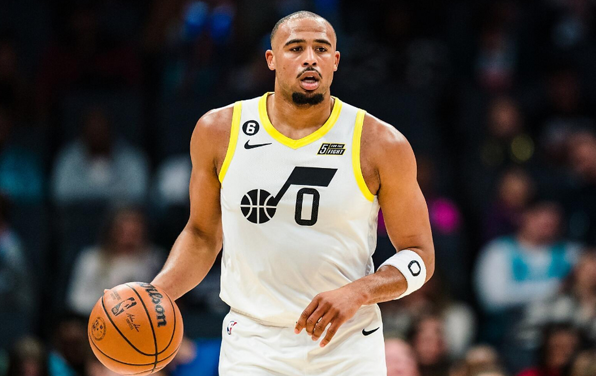 霍顿塔克为新秀让出球衣号码#  据记者etienne catalan报道,爵士用9