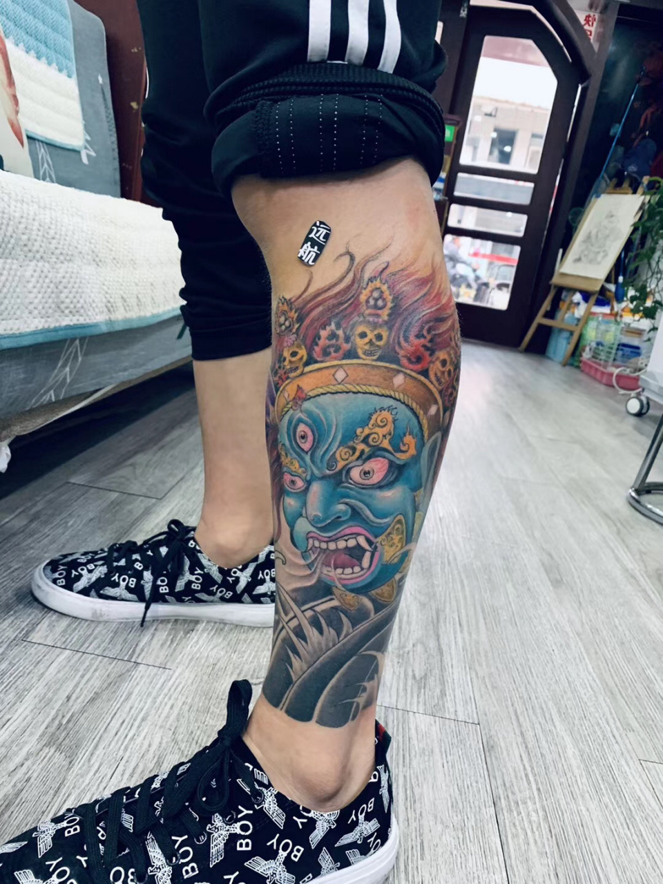 帅气十足的适合男神小腿的纹身:大黑天纹身 #无锡阳山纹身店纹身是
