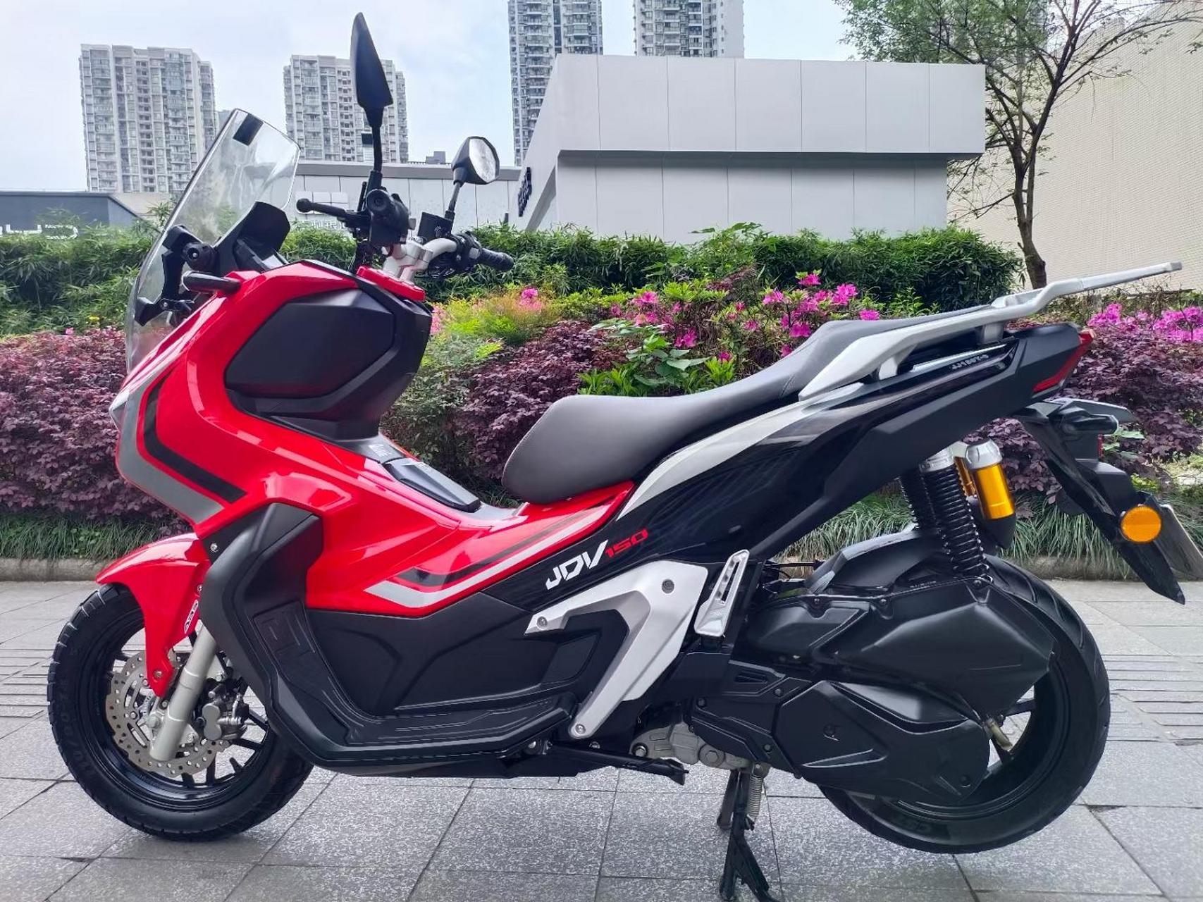 嘉爵启程踏150adv踏板车,23年差3天上户的车,带abs的,脉冲点火的,车主