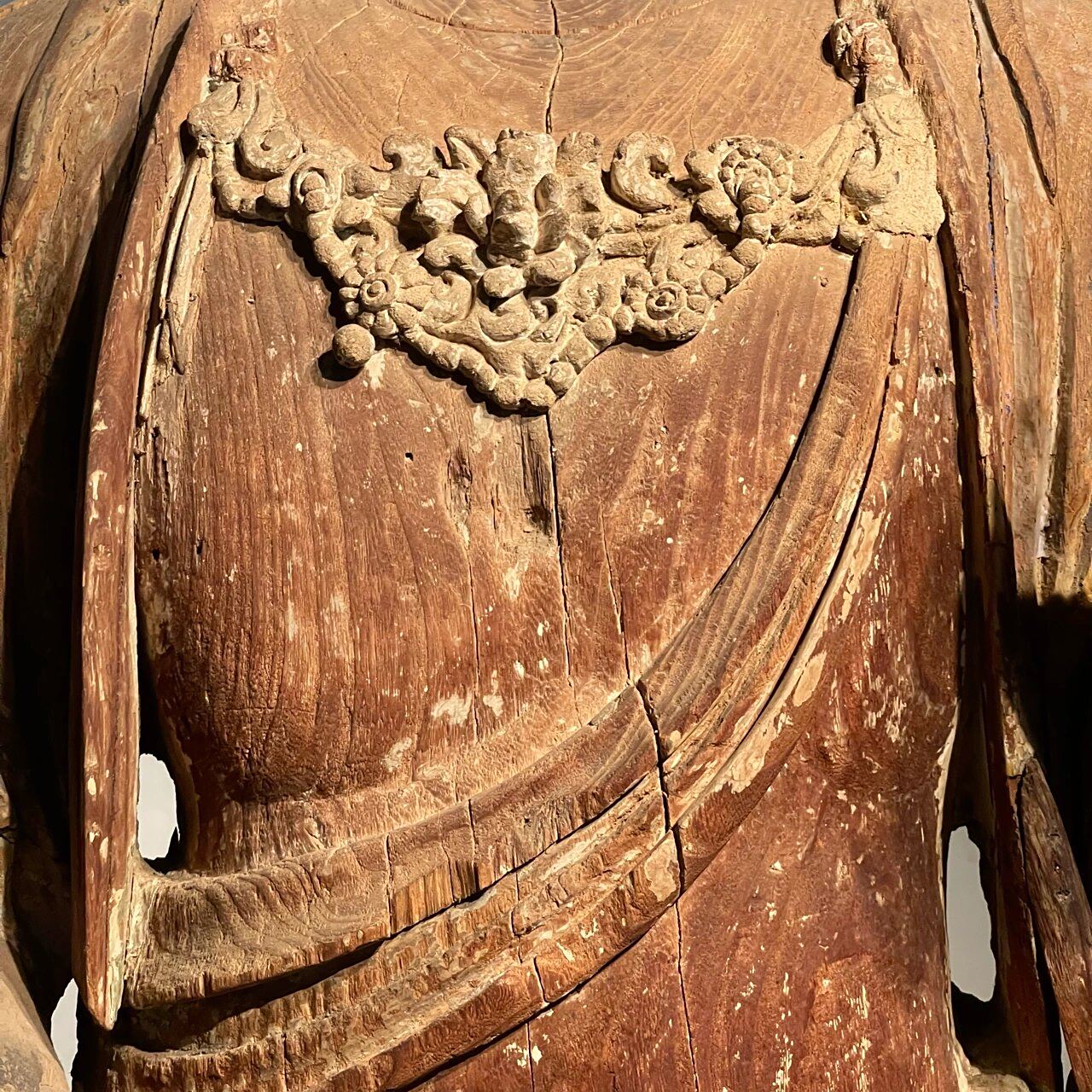 佛教造像|观世音菩萨立像赏析 观世音菩萨立像 宋代 高230cm 	 · 这