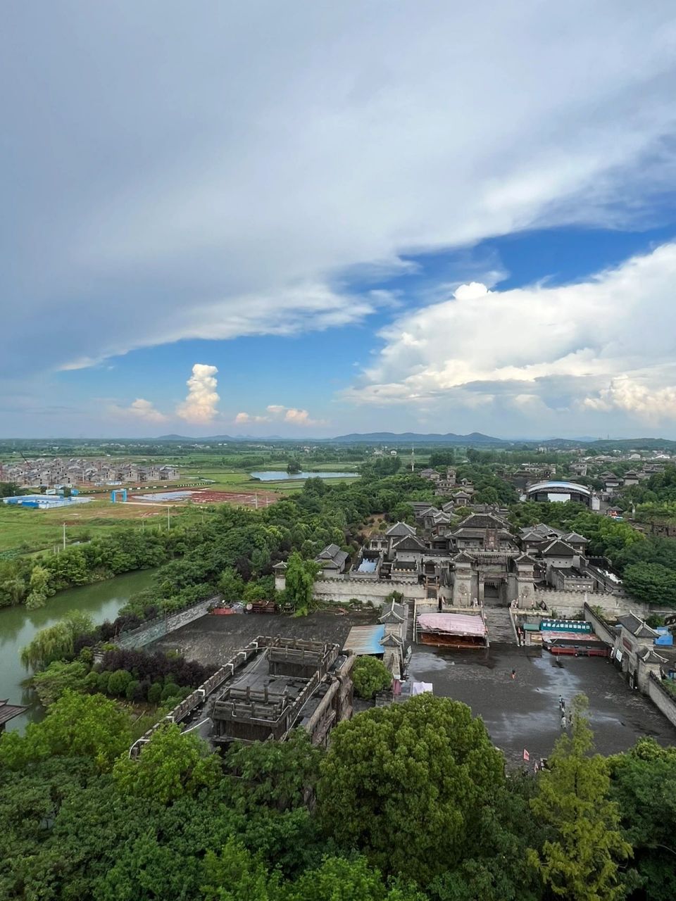 湖北咸宁市赤壁市一日游 day194 从武汉下午出发晚上07到羊楼洞