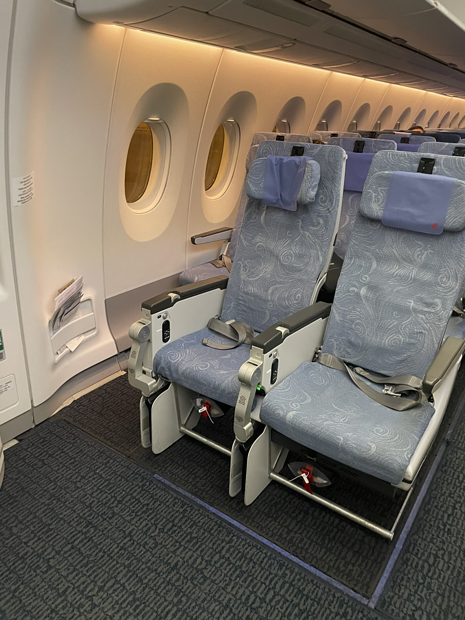 体验一次空客350超赞安全通道座位 今天飞北京体验了一次空客350-900