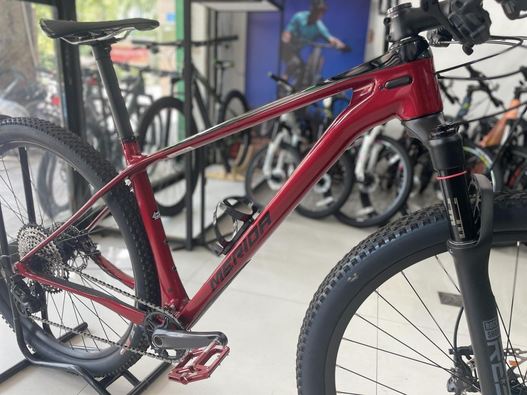 代友出一台落地不到50km美利达大九xt碳纤维整车,配置shiamno xt m8