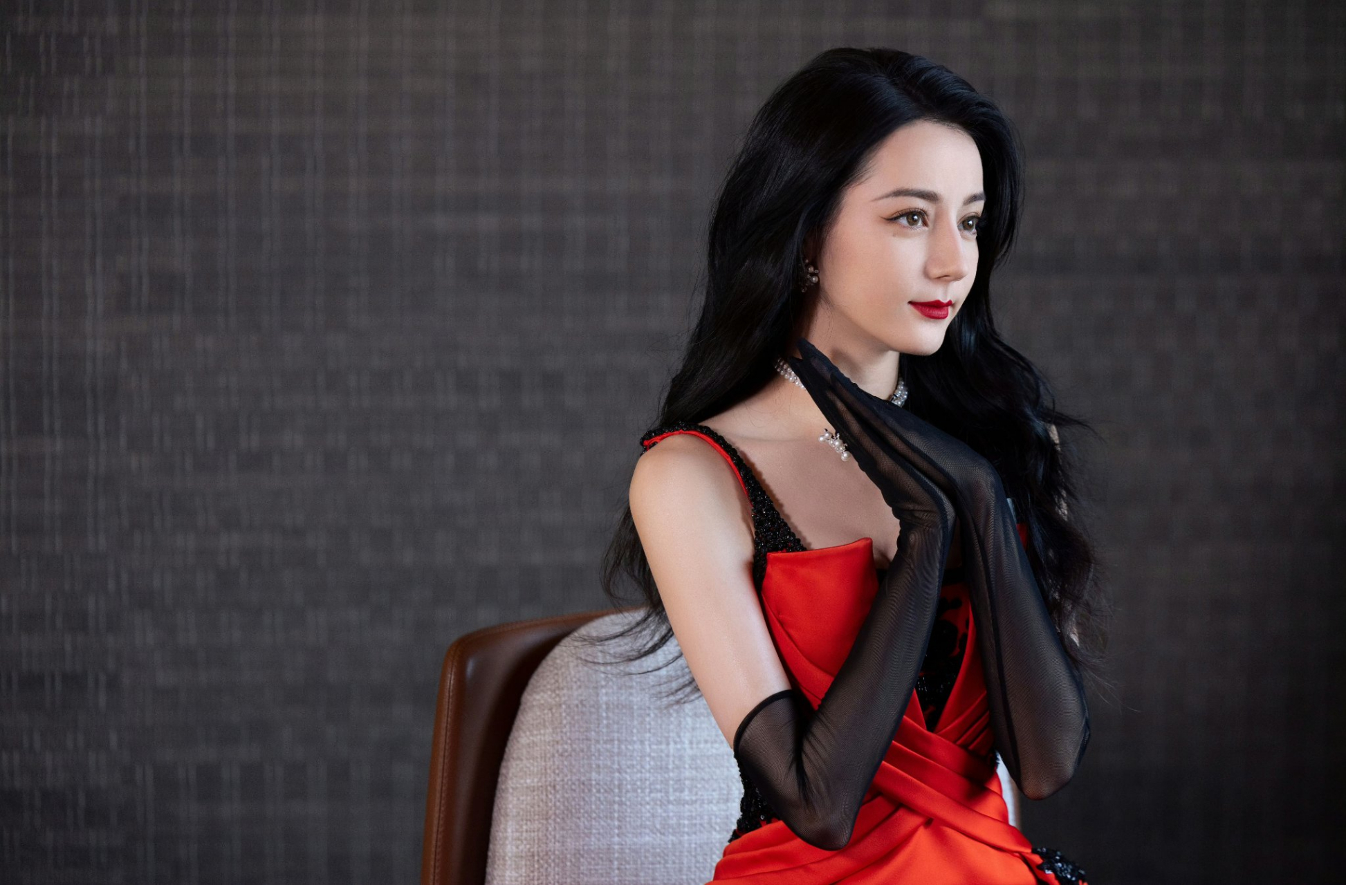 迪丽热巴.黑丝,手套