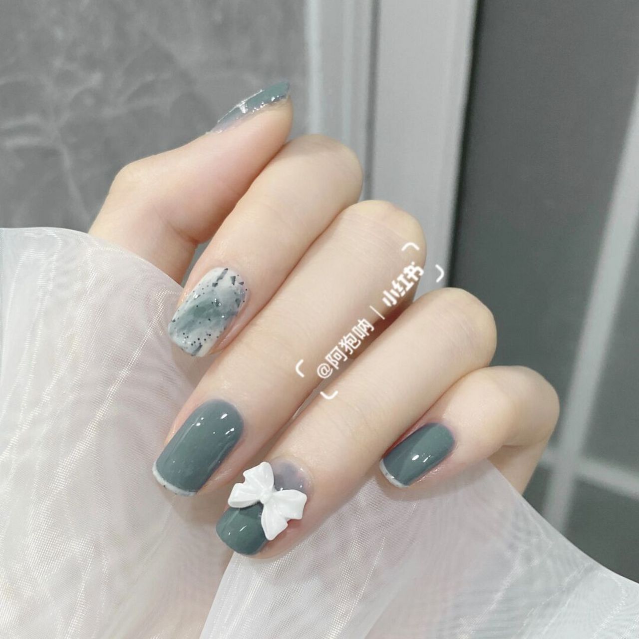 夏日清新98豆绿色法式蝴蝶结气质美甲 低饱和度的莫兰迪绿色 温柔又