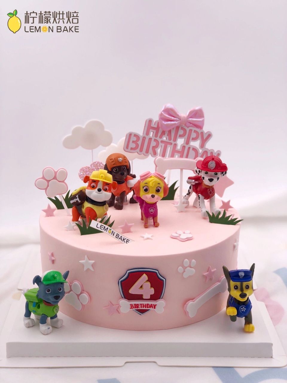汪汪队主题,4岁女孩生日蛋糕推荐 给四岁小女孩做的这款8寸动物奶油