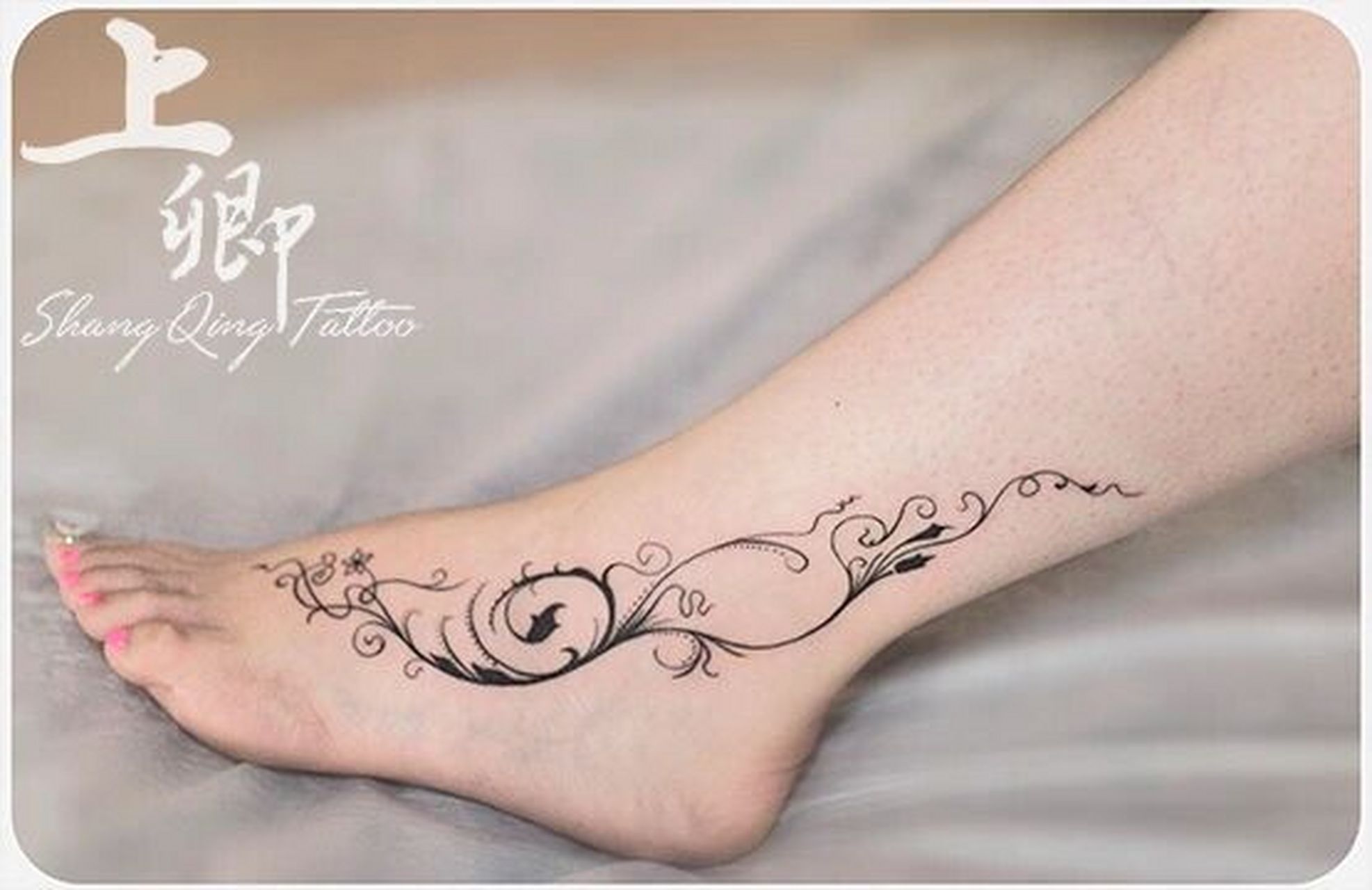 超显腿长的藤蔓纹身设计|上海|重庆纹身 一款妖娆的藤蔓设计线条轻柔