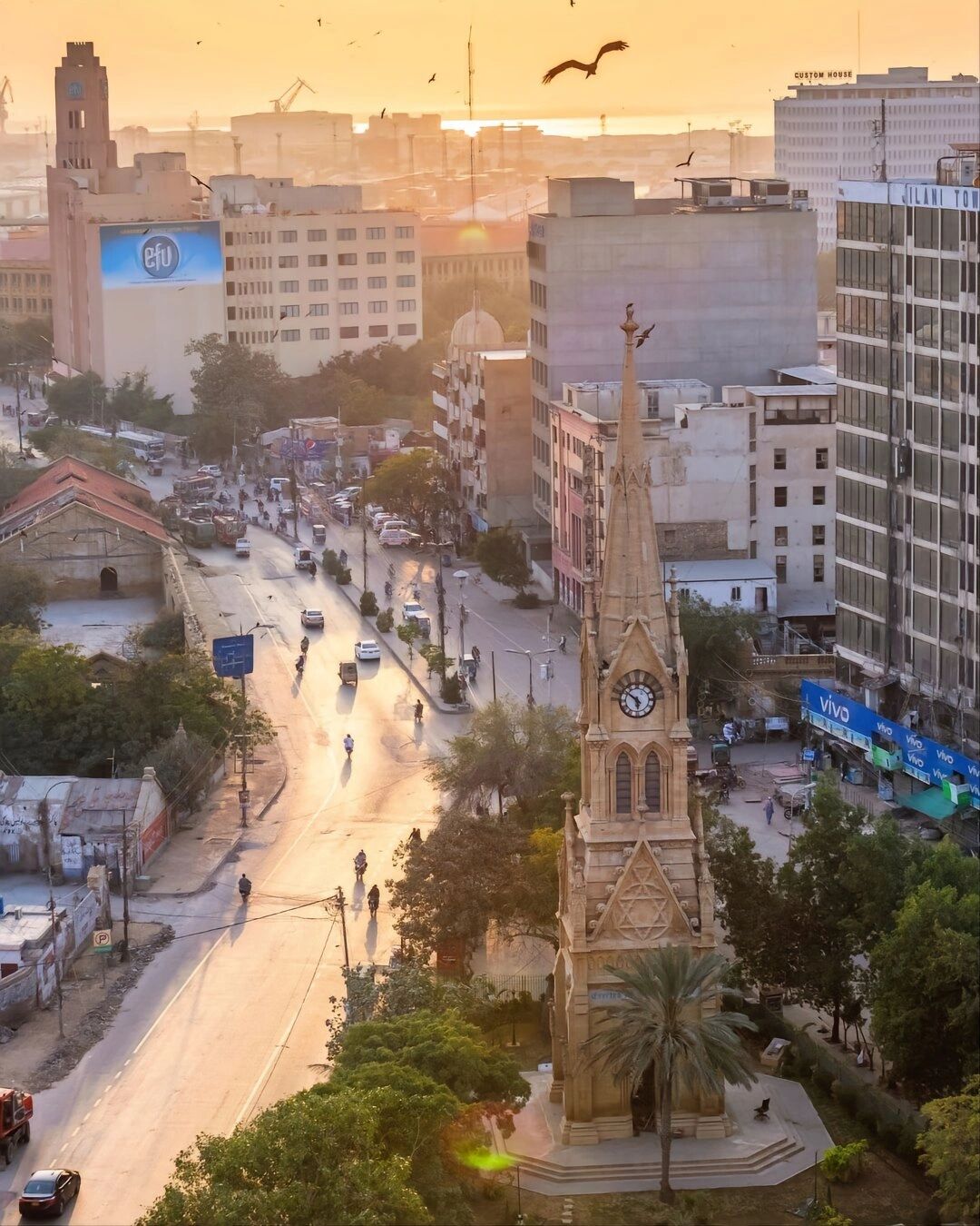 巴基斯坦第一大城市卡拉奇,人口2000多万,人均gdp5300美元