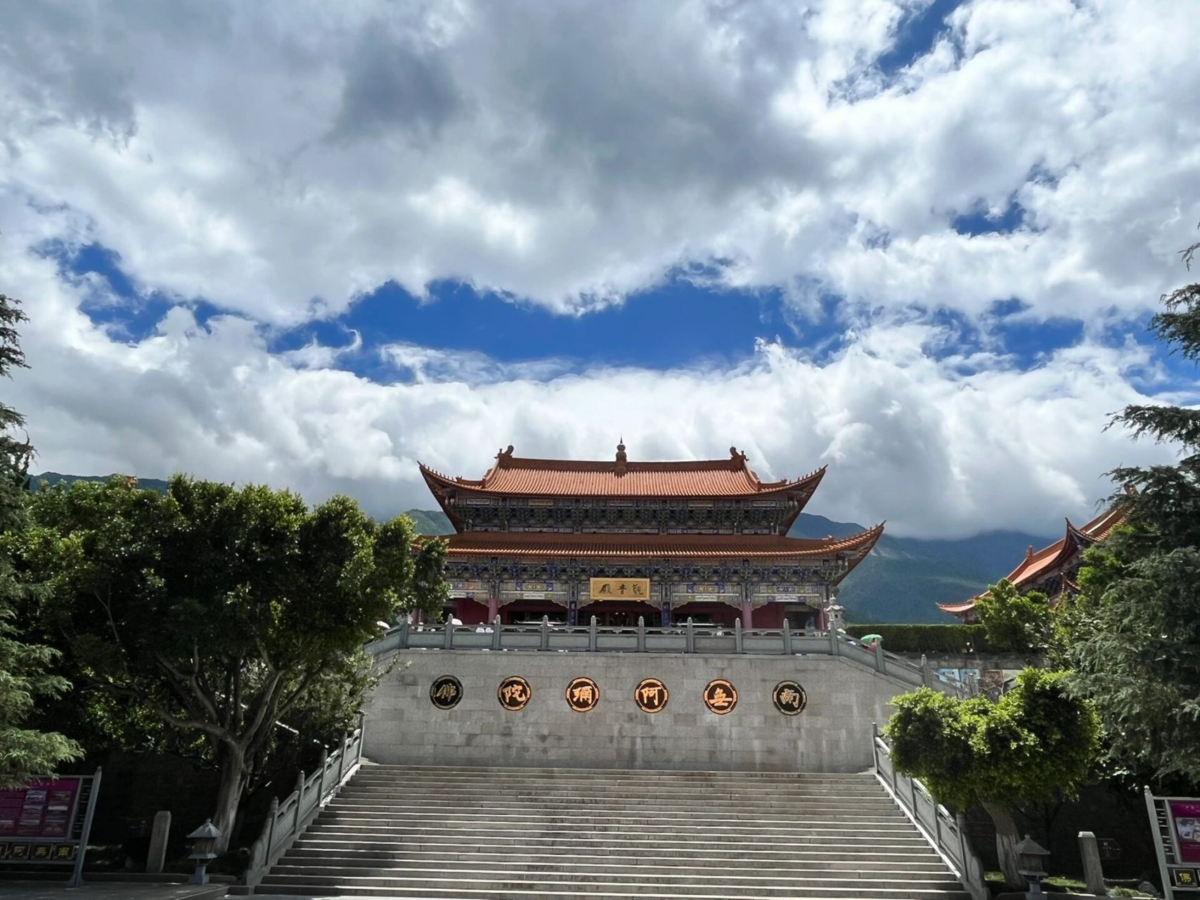 云南大理崇圣寺三塔文化旅游区(大理三塔) 一进去,被眼前的美景所震撼