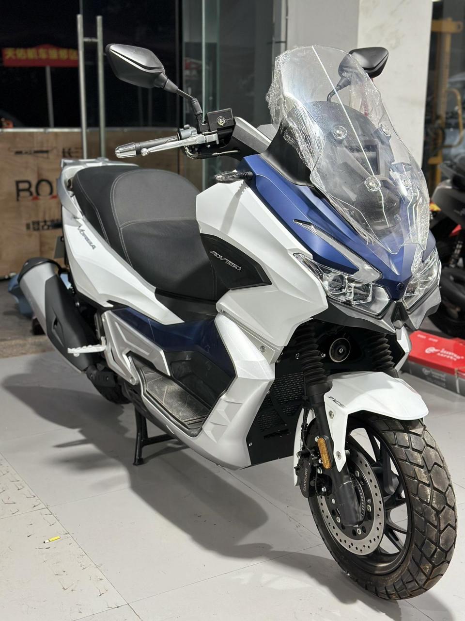 大阳v锐adv350 大踏板豪华版,指导价29900,现在21800,全新车没有上户