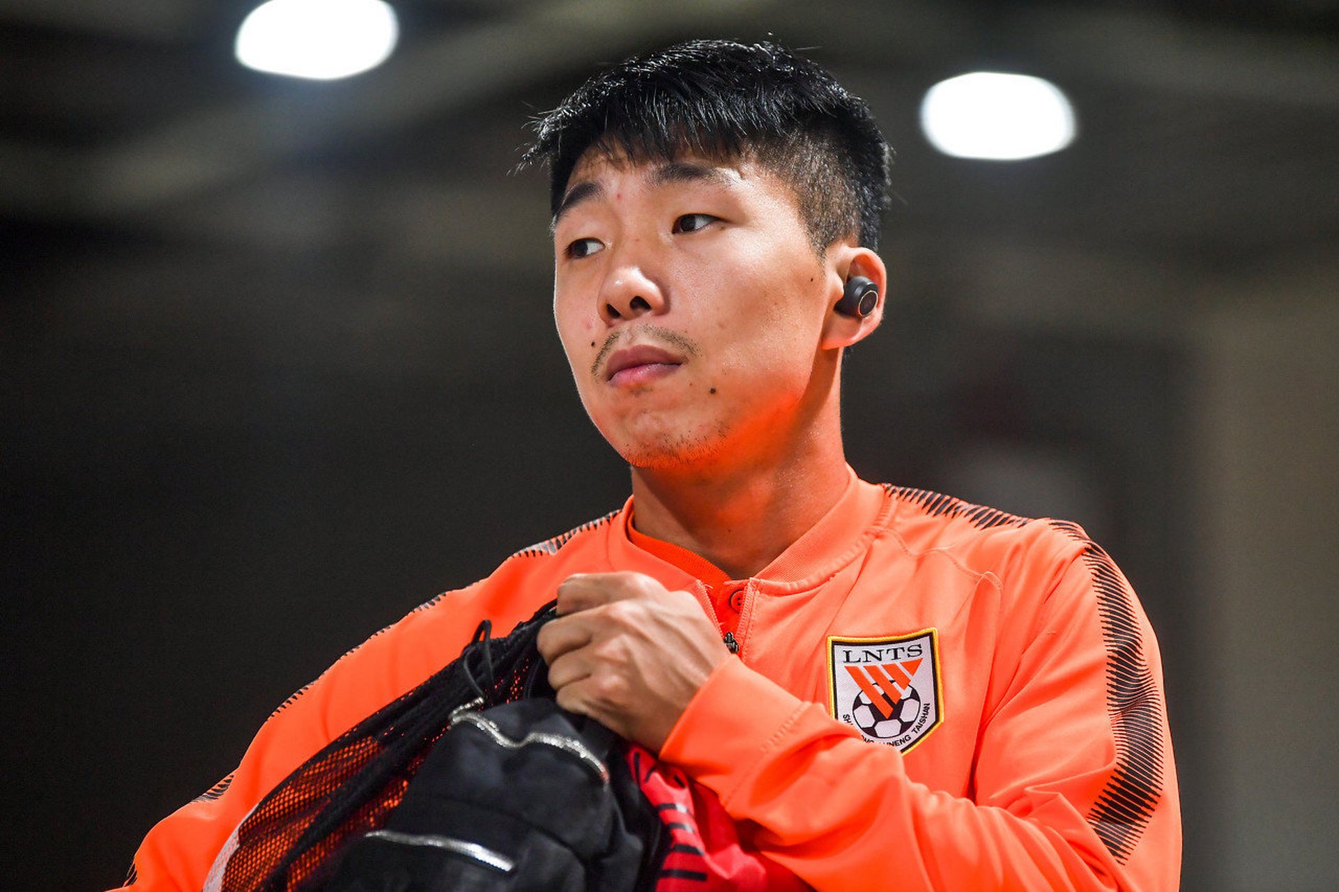 山东泰山俱乐部官网今天更新一线队球员名单,韩国外援孙准浩被移除