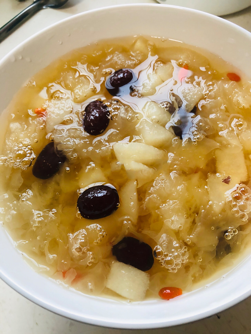 夏季冰镇冰糖雪梨银耳枸杞红枣汤的做法?