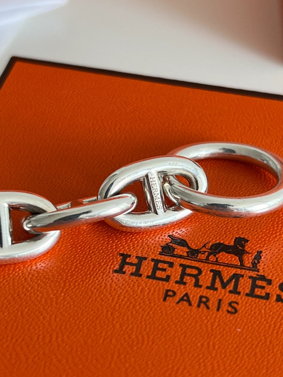 爱马仕这条chaine dancre手链在店里一眼看中 银质沉甸甸的 又酷又