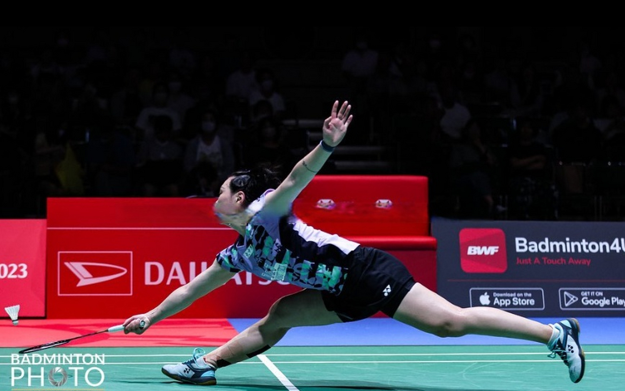 2008年4月,张蓓雯因为与女单主帅王俊杰意见不合,离开了新加坡国家