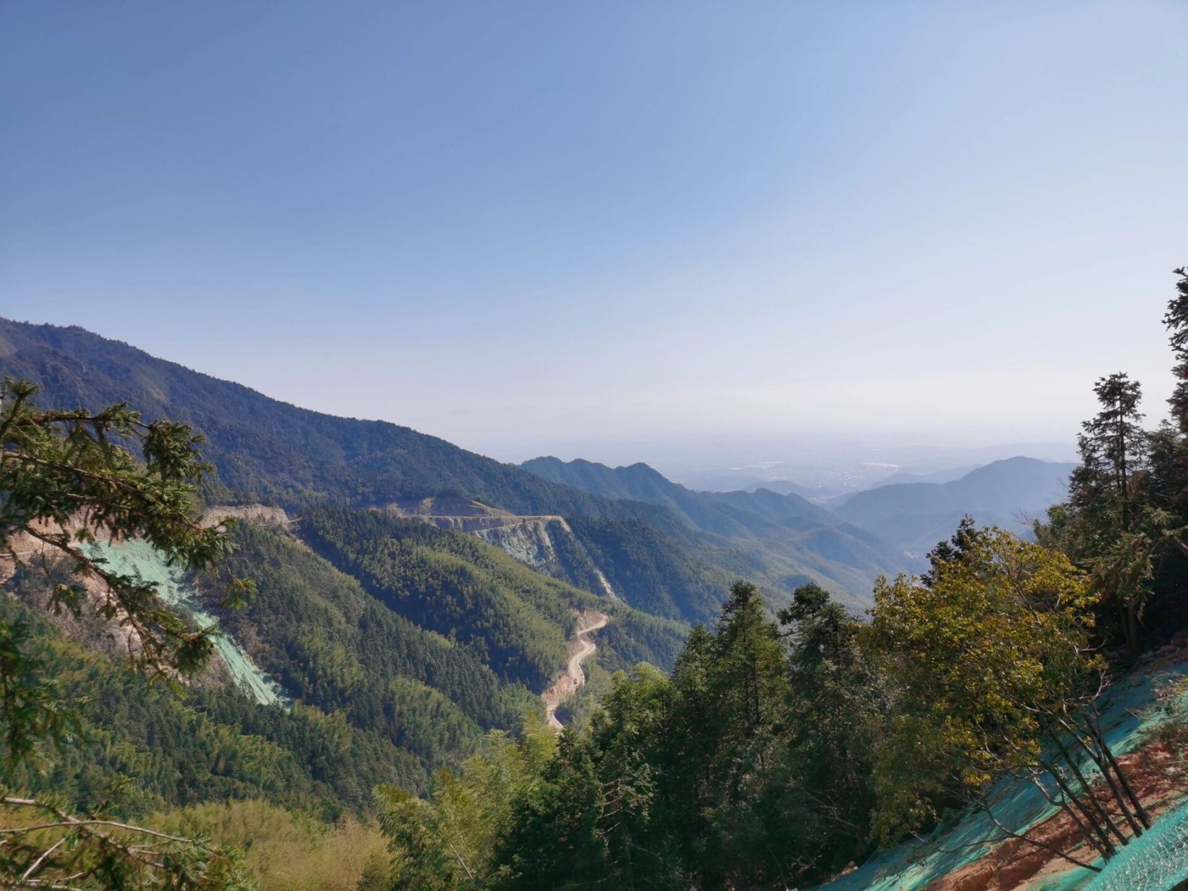 衢州九华山 在建  开车到山脚的大后村,然后开始徒步,因为在开发中,有