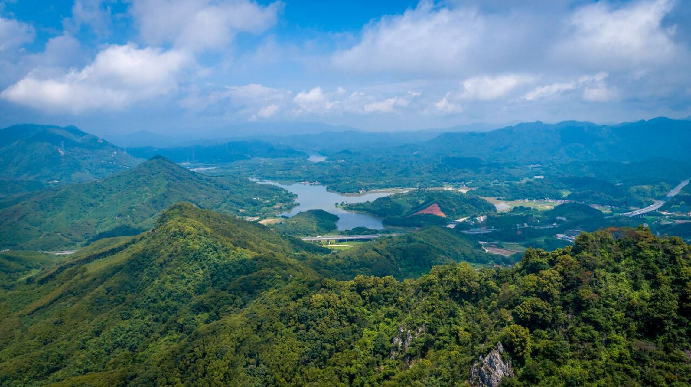 打卡北江小三峡 抓住暑假的尾巴~ 来清远英德打卡北江小三峡 	 乘坐