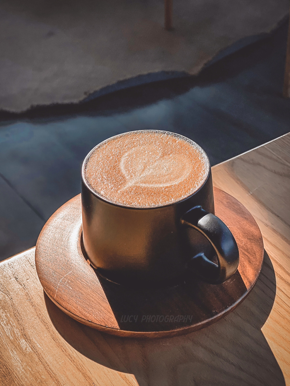 一缕阳光,一杯咖啡,一尺花园皆美好 冬日的午后 一缕阳光 一杯咖啡