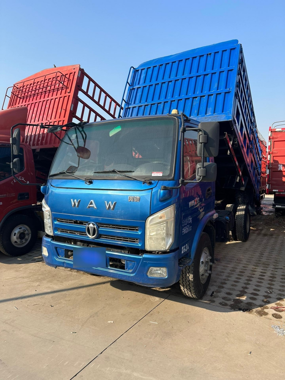 奥驰x3原车高栏自卸!825轮胎!高低8速!