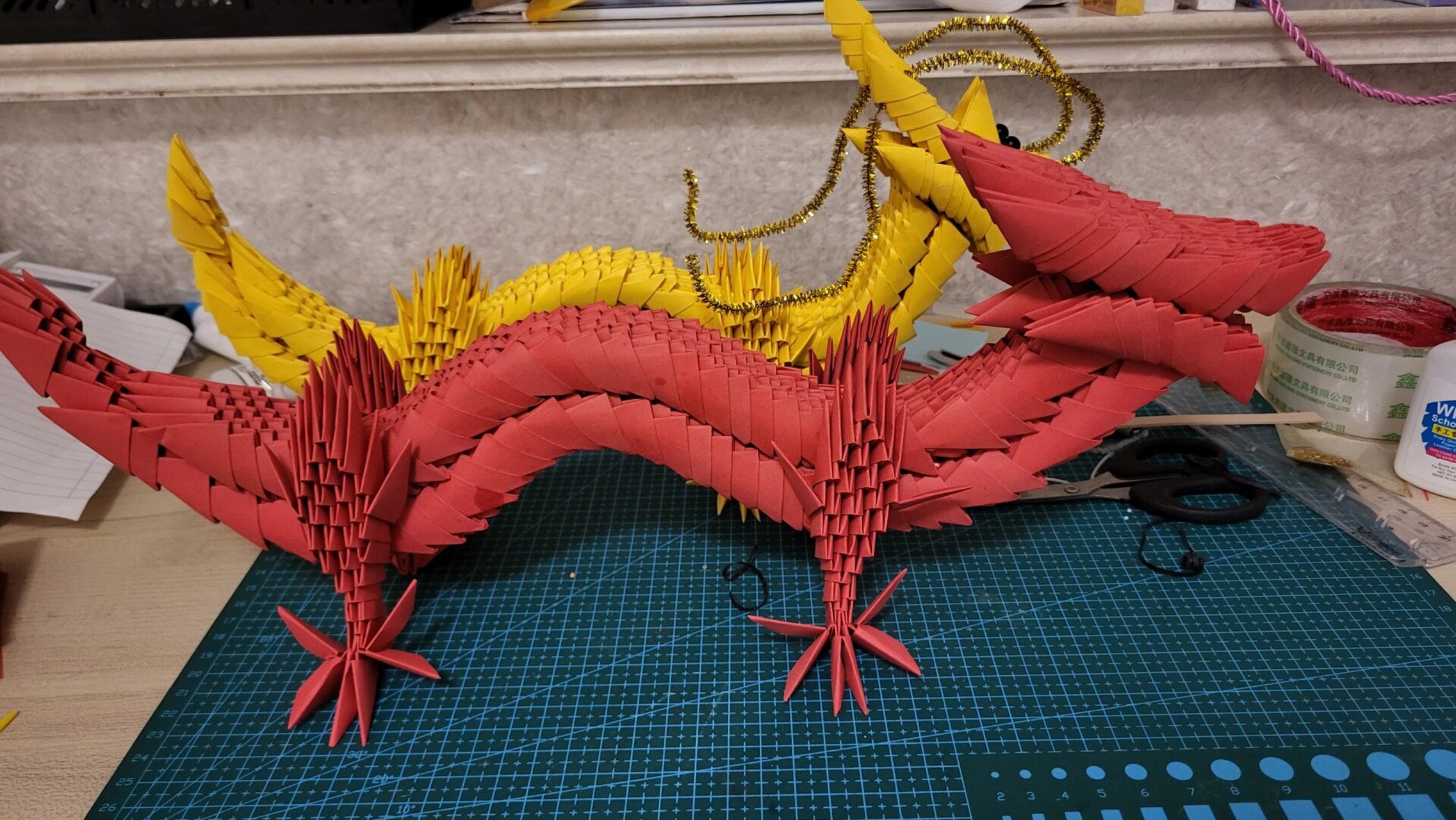 三角插龙  红色的龙完成了,自己裁纸做的,还差一些小配件