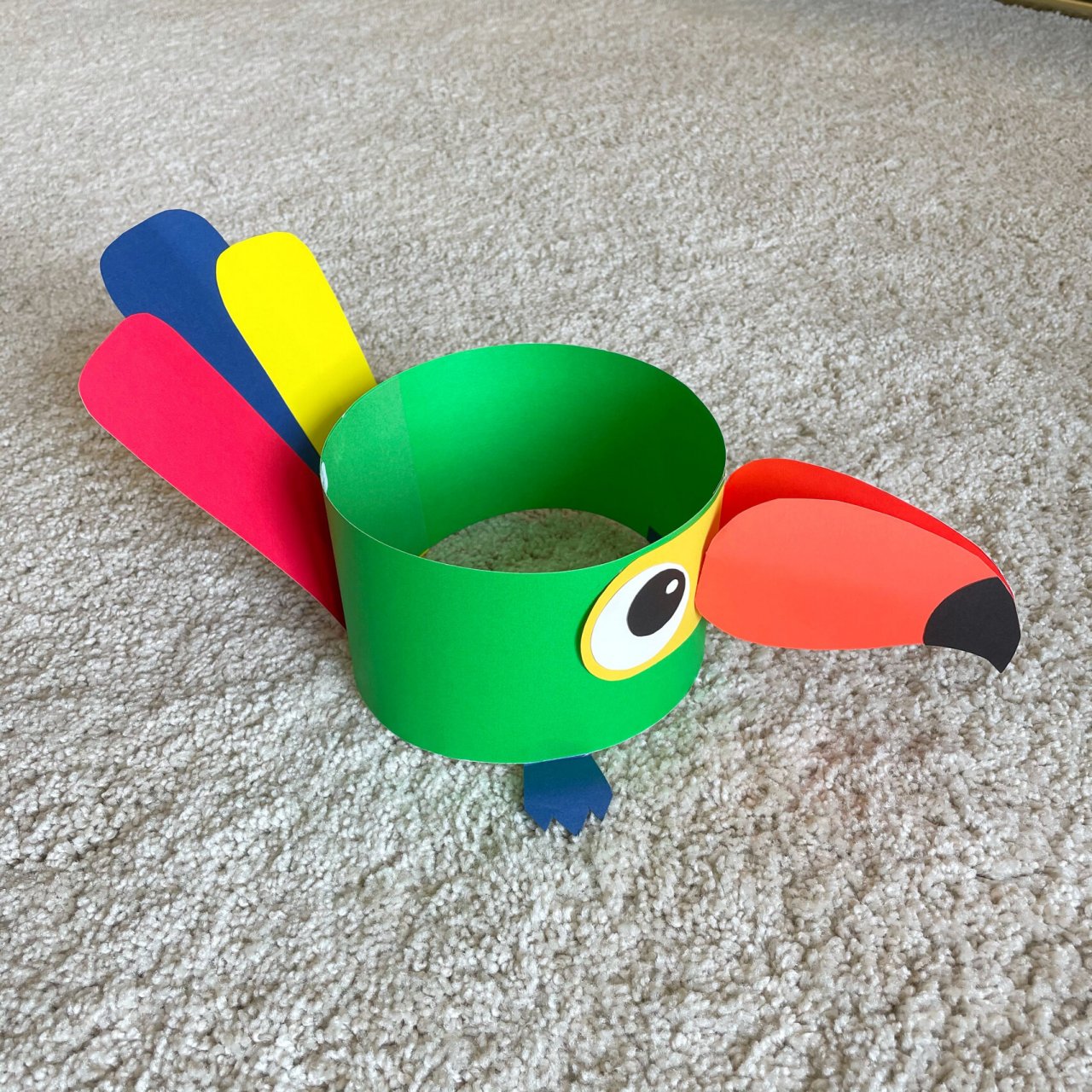 手工—巨嘴鸟帽子 帽子系列第二版 美丽的巨嘴鸟～ 全部都是用硬卡纸