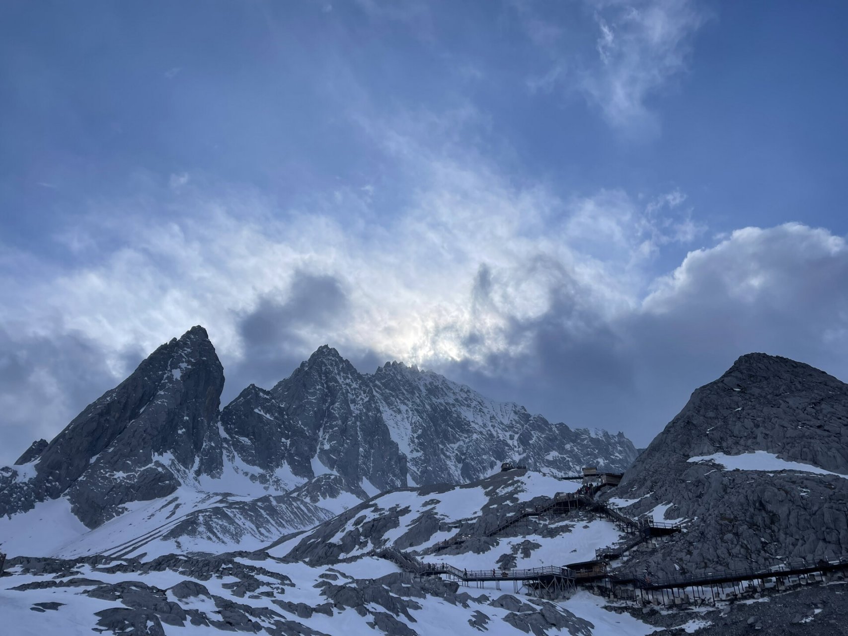 你知道玉龙雪山最高的山峰叫什么名字么 文下有攻略 扇子陡峰扇子陡峰