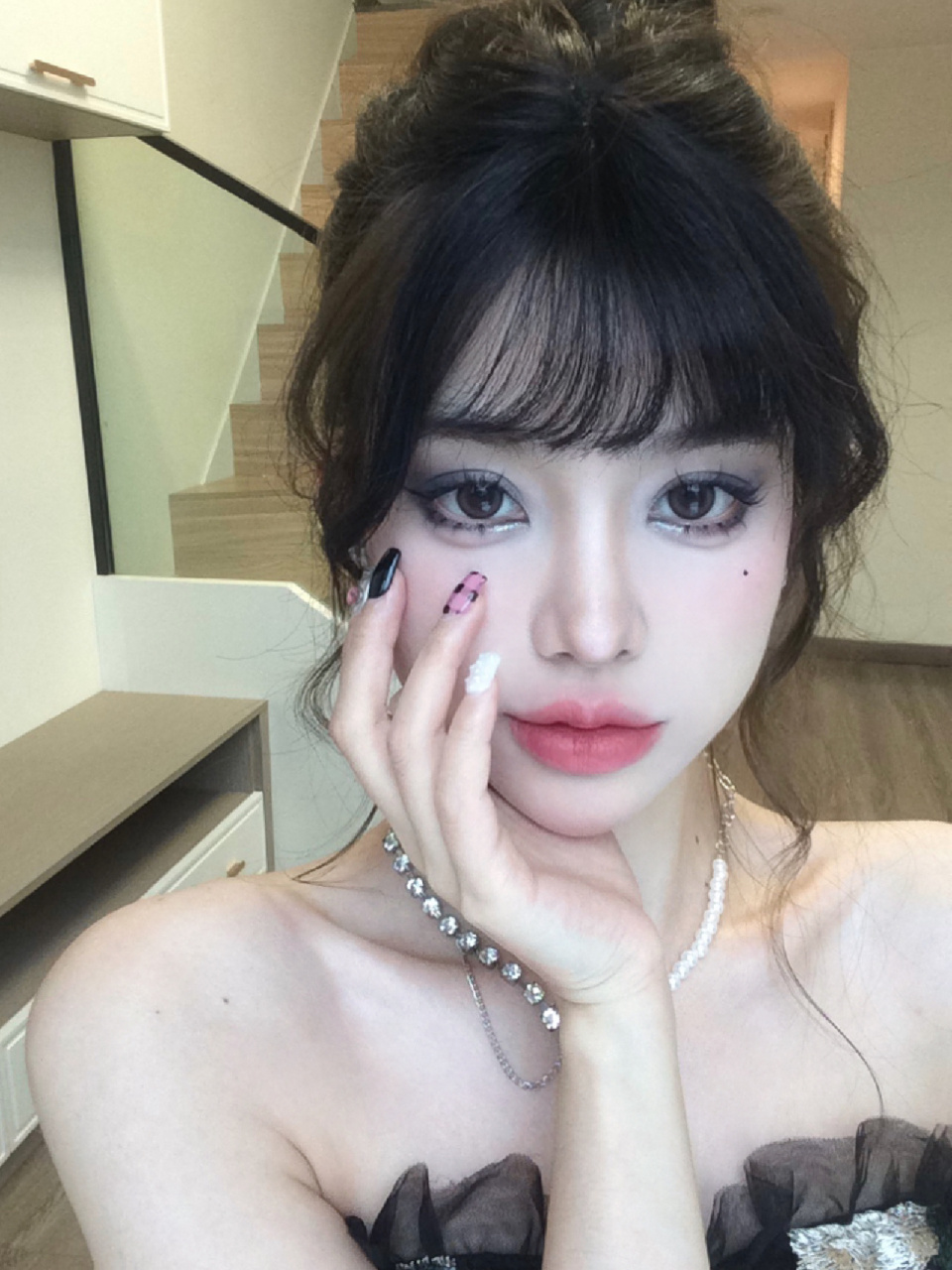 jisoo贵气小猫烟熏妆!普通人也能换头的美貌 今天的眼睛也太米啦!