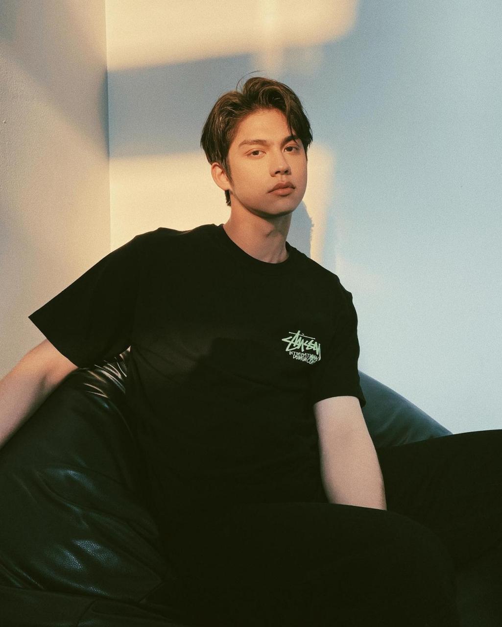 今年对于拥有中美血统的泰国年轻演员 bright vachirawit 来说又是