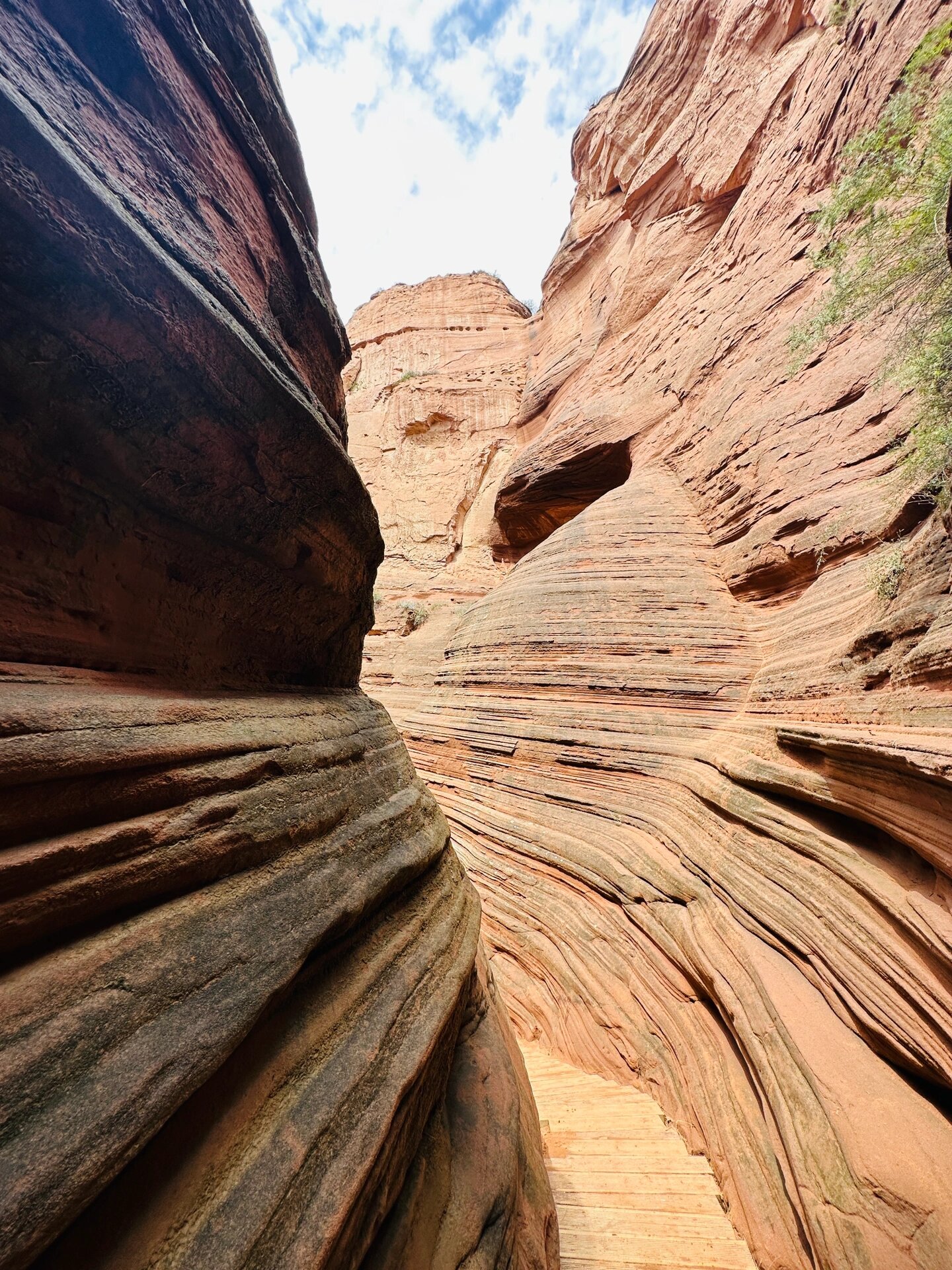 靖边波浪谷之一线天地心丹霞美景 美轮美奂,无可比拟的丹霞地貌:地心